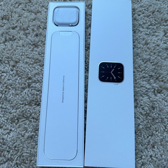 VGUC Apple Watch Series 6 44mm Silver Stainless Model with White Sport Band - Picture 14 of 16